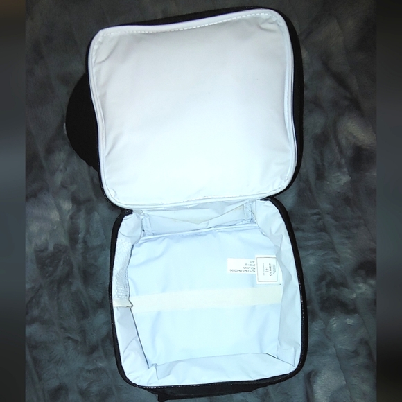 Two (2) Minnesota Gophers Baseball Hats and One (1) Soft Lunch Box/Bag. - Picture 9 of 15